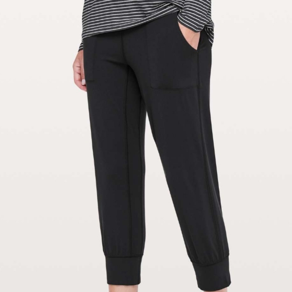 Lululemon Align Jogger Crop Black Size 4